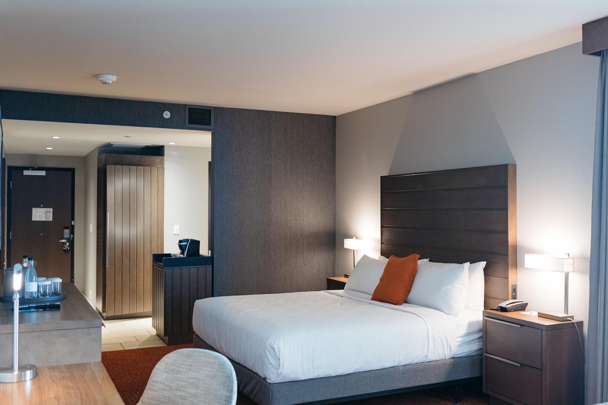 Revel Hotel, Tapestry Collection By Hilton Urbandale Exterior foto
