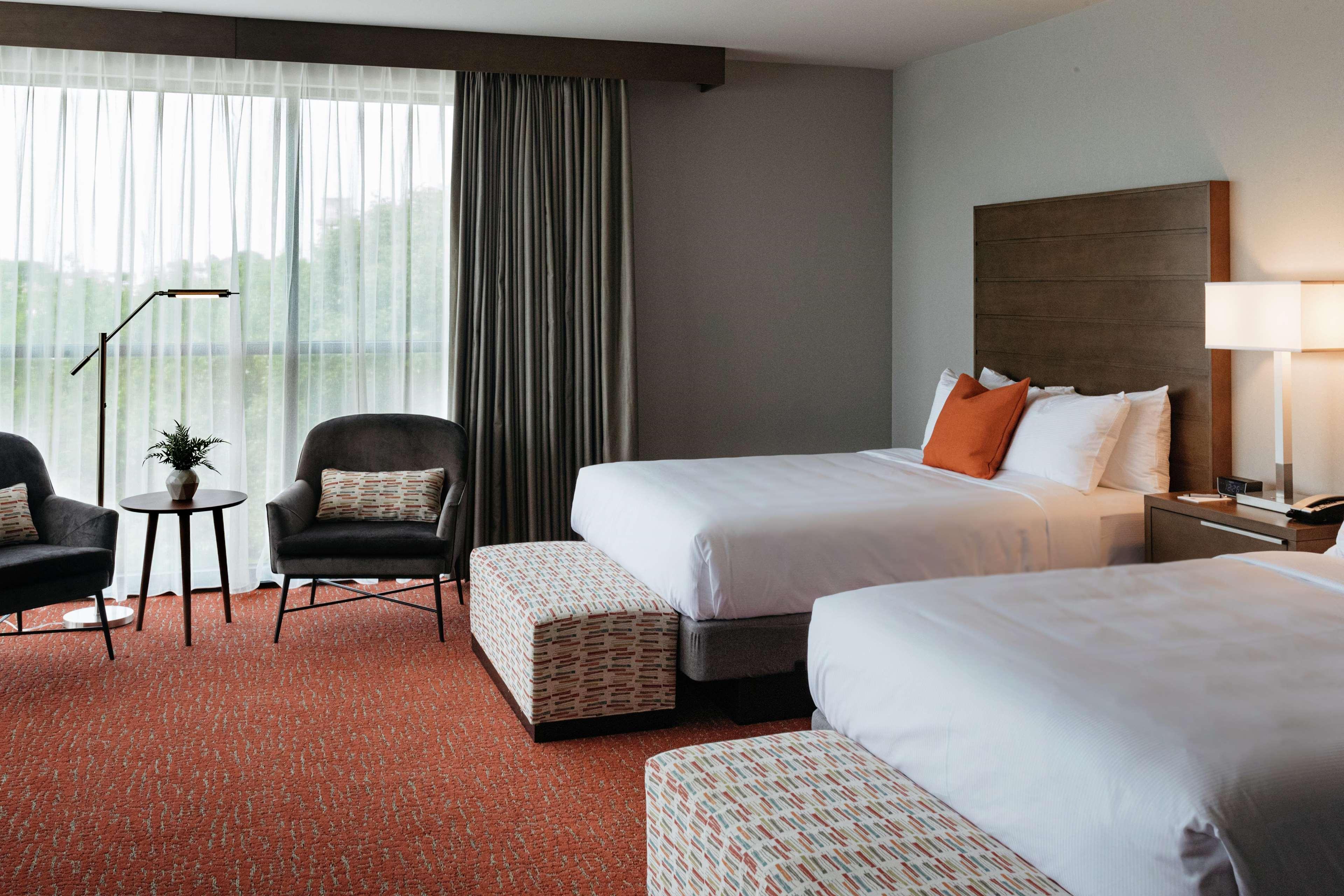 Revel Hotel, Tapestry Collection By Hilton Urbandale Exterior foto