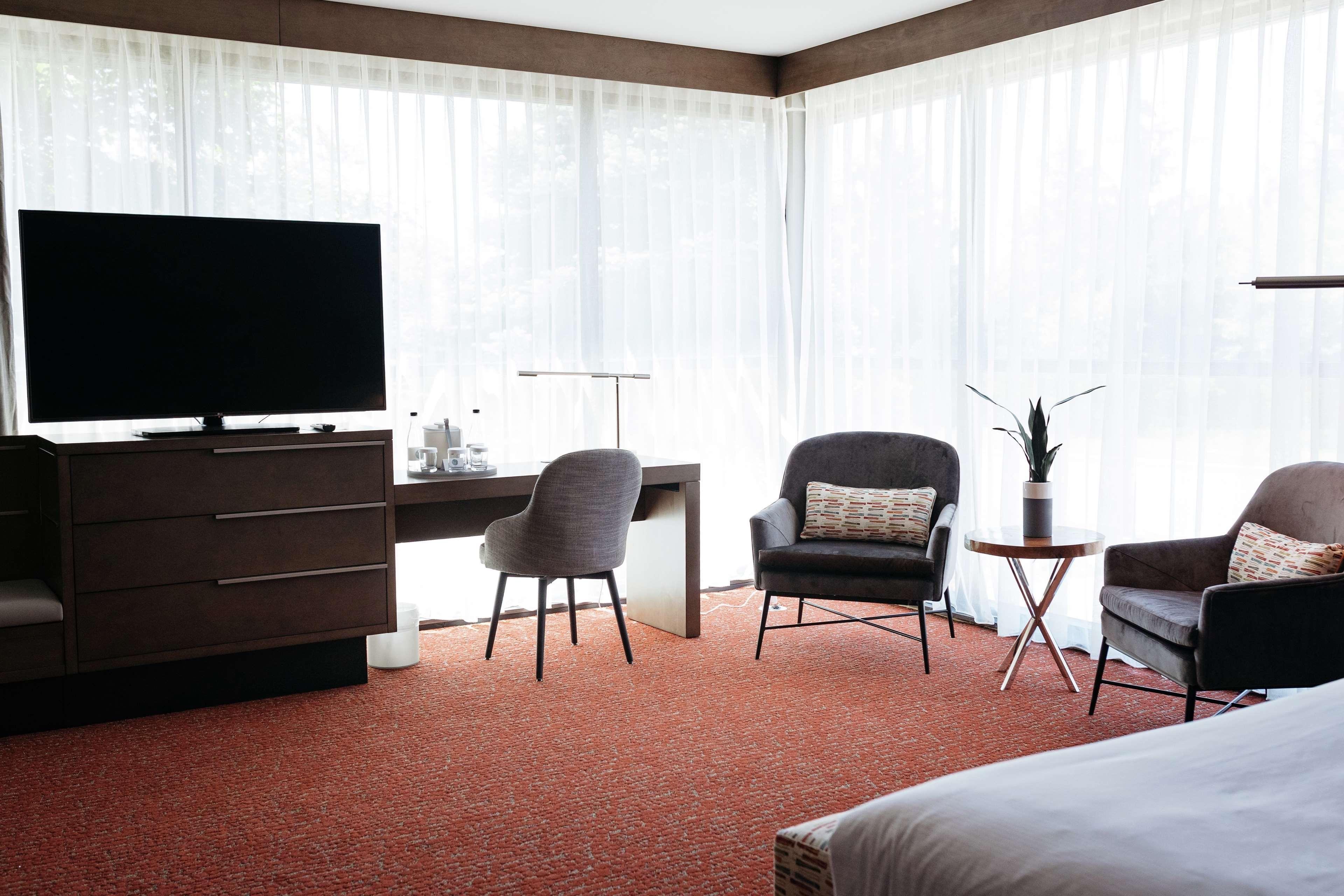 Revel Hotel, Tapestry Collection By Hilton Urbandale Exterior foto