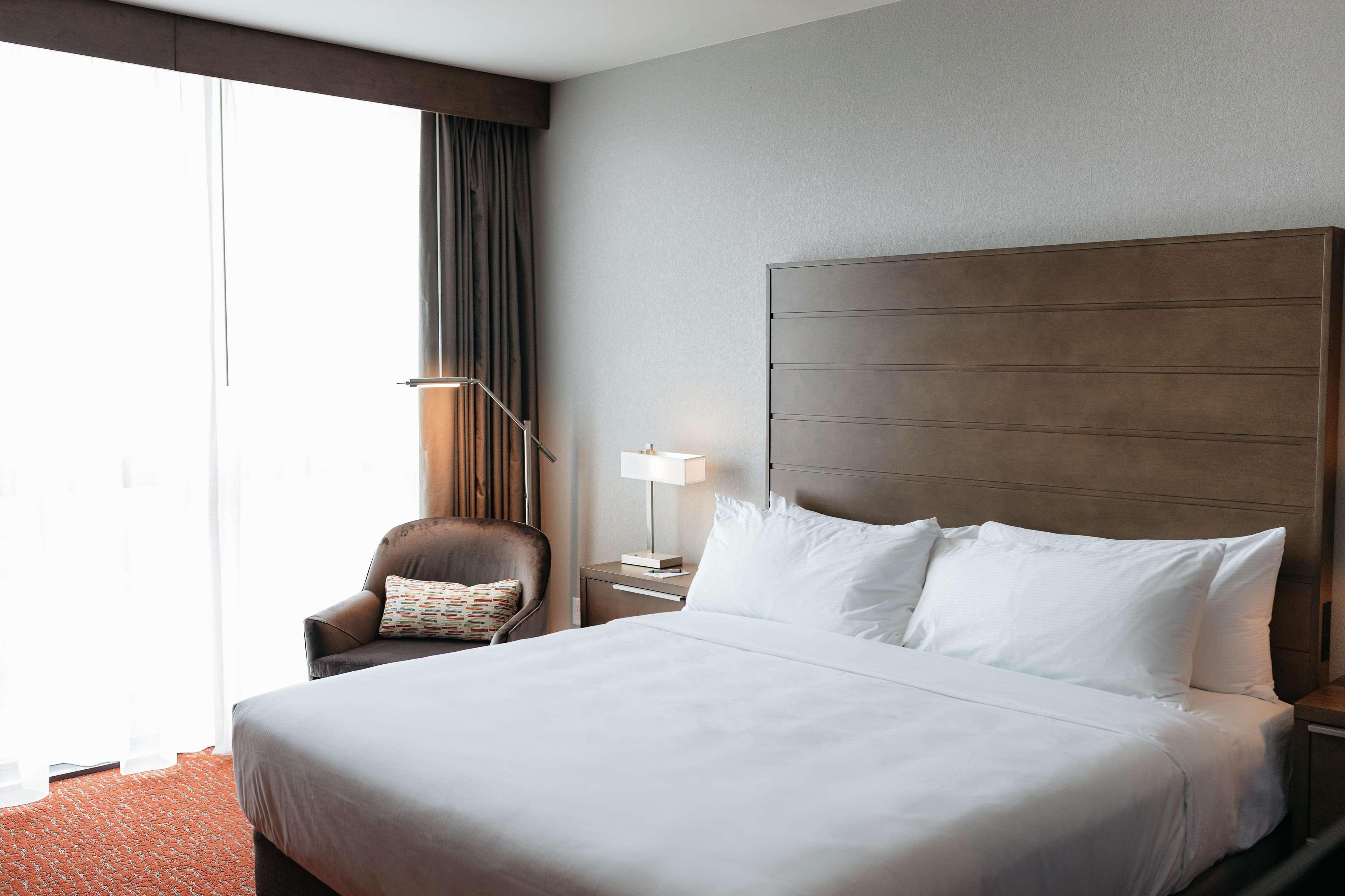 Revel Hotel, Tapestry Collection By Hilton Urbandale Exterior foto