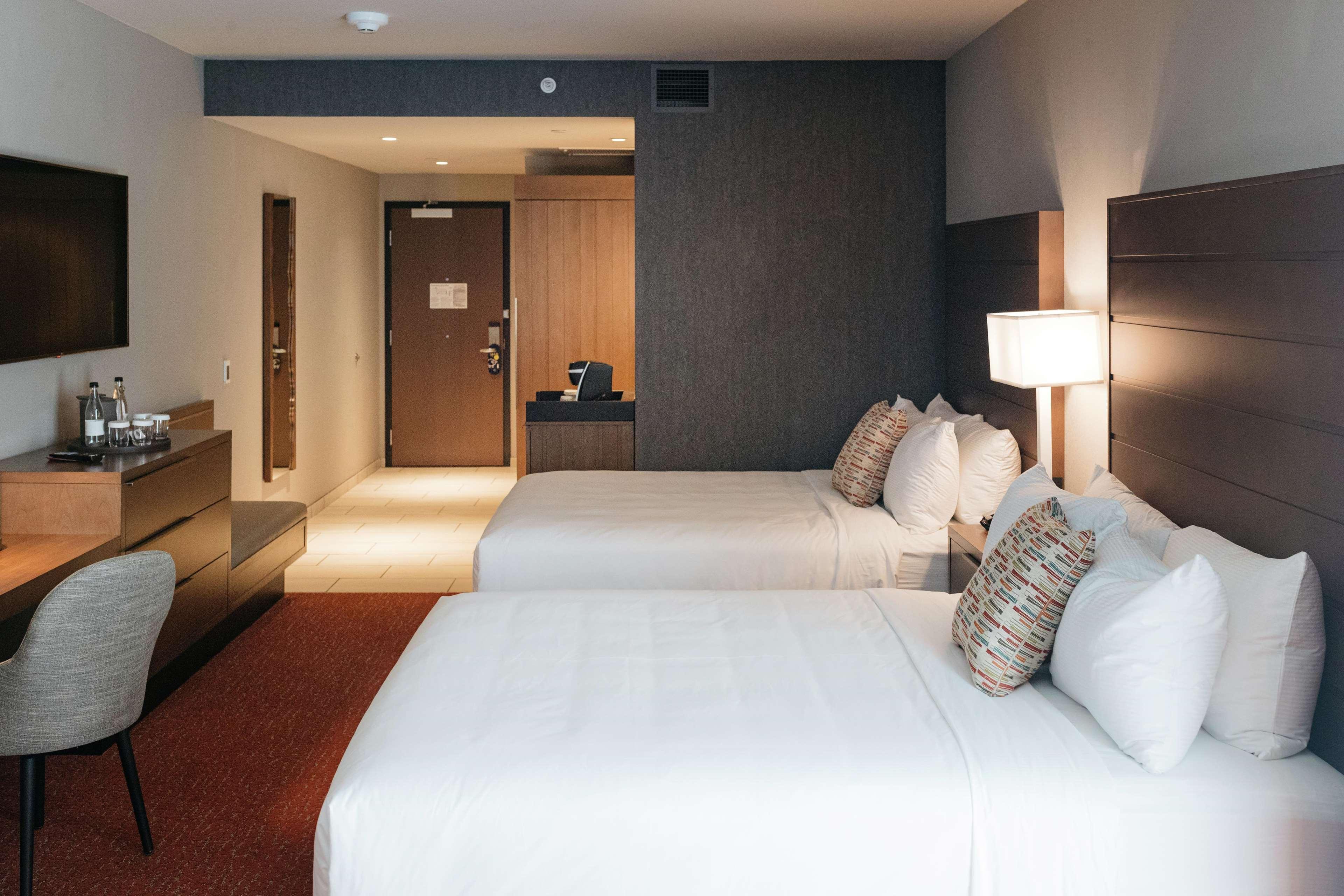 Revel Hotel, Tapestry Collection By Hilton Urbandale Exterior foto