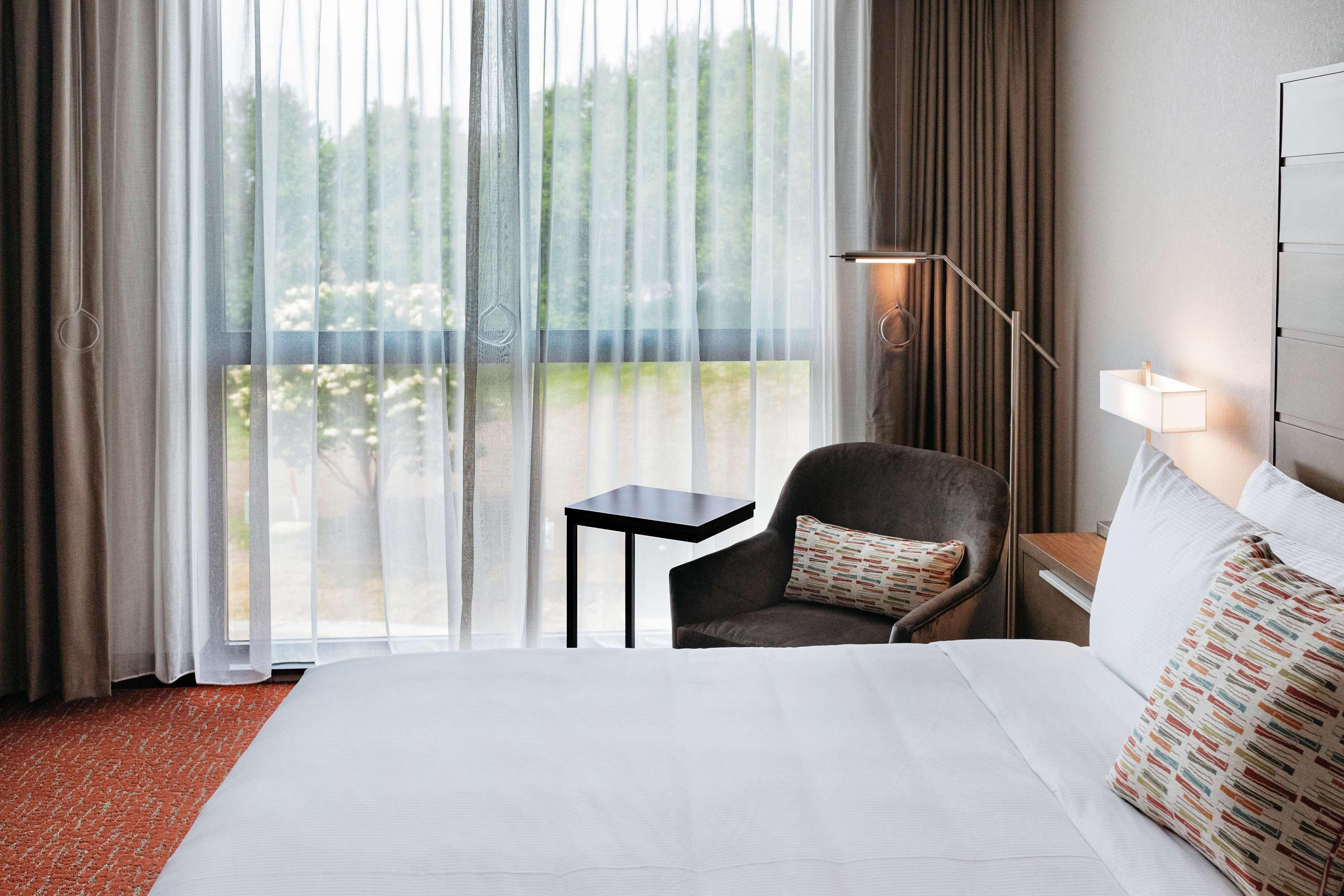Revel Hotel, Tapestry Collection By Hilton Urbandale Exterior foto