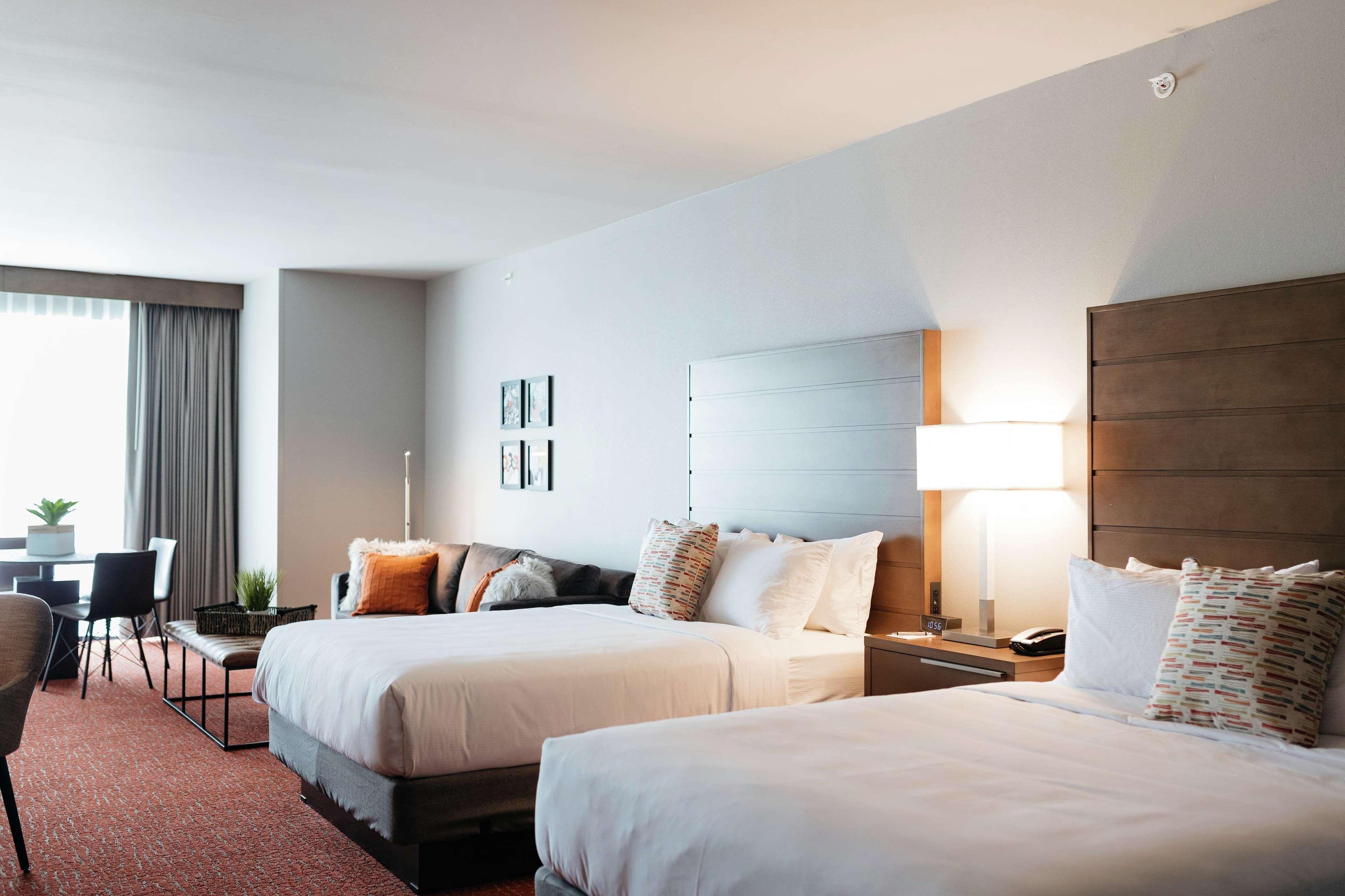 Revel Hotel, Tapestry Collection By Hilton Urbandale Exterior foto