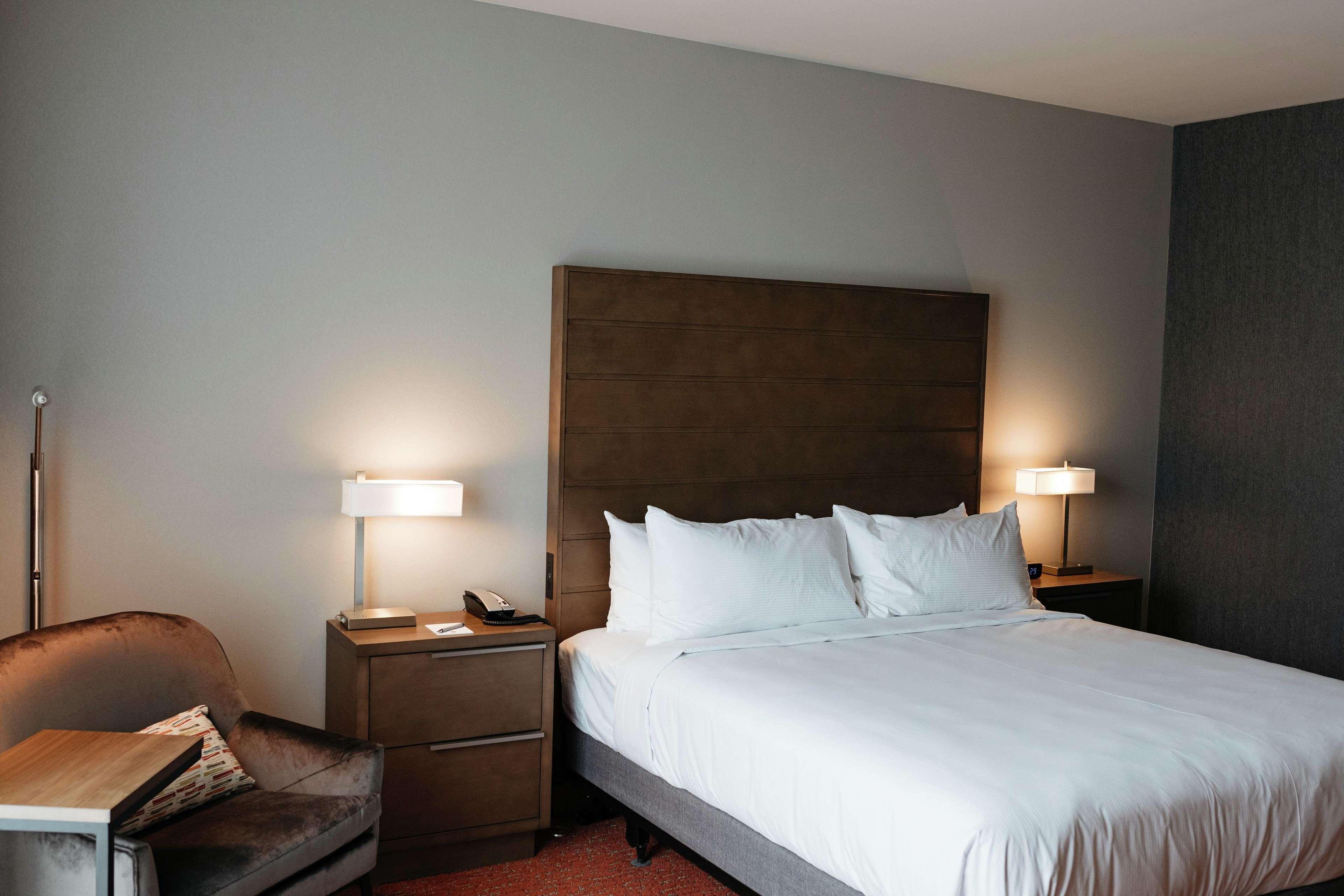 Revel Hotel, Tapestry Collection By Hilton Urbandale Exterior foto