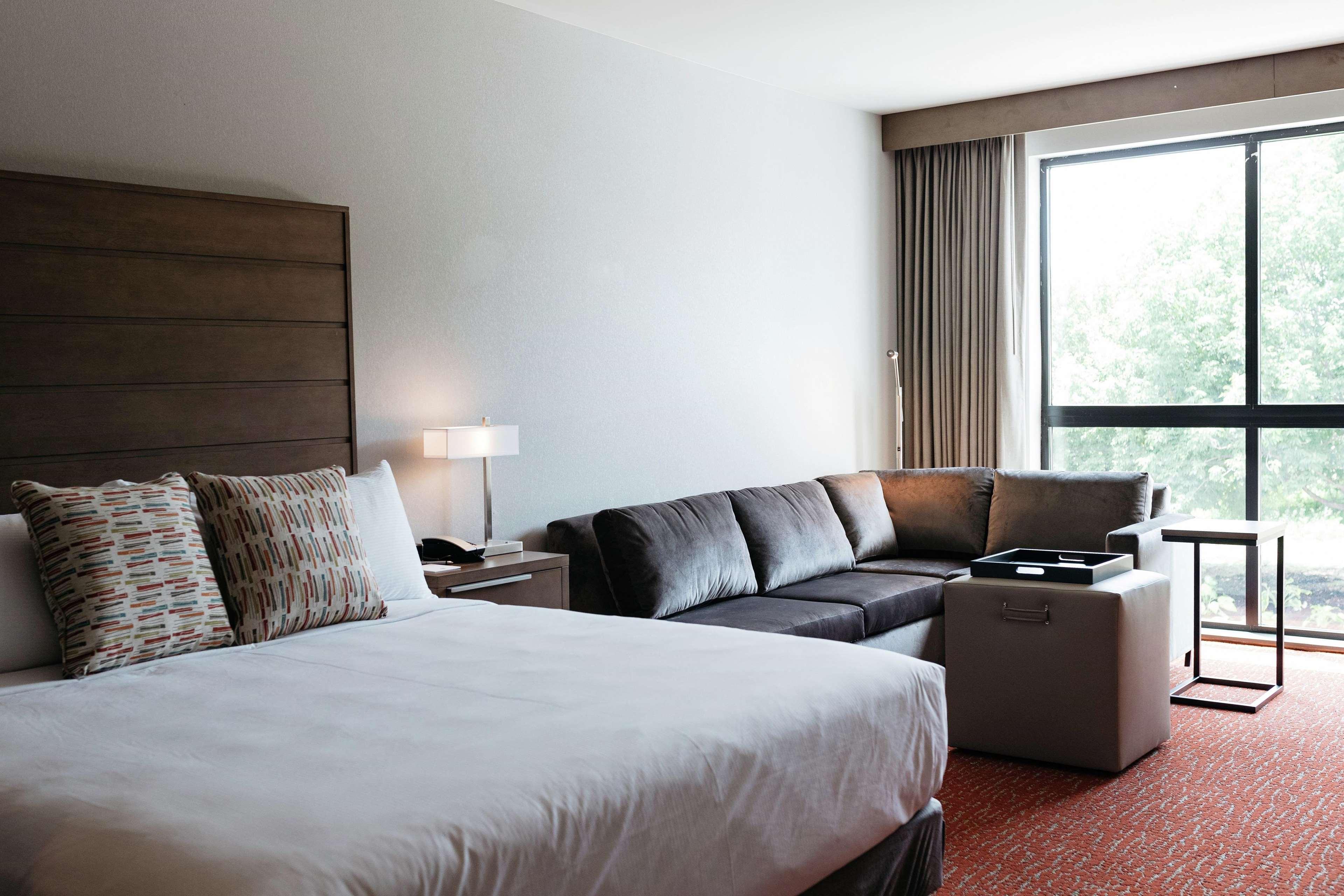 Revel Hotel, Tapestry Collection By Hilton Urbandale Exterior foto