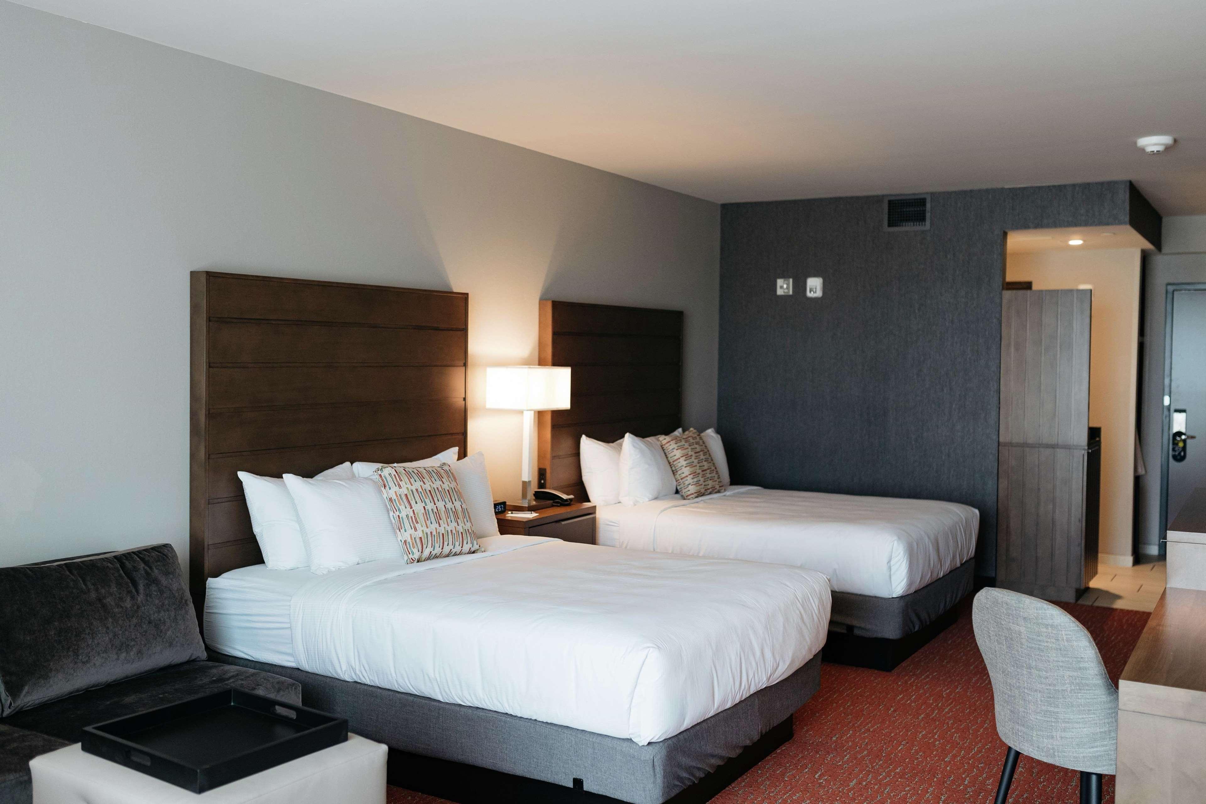 Revel Hotel, Tapestry Collection By Hilton Urbandale Exterior foto
