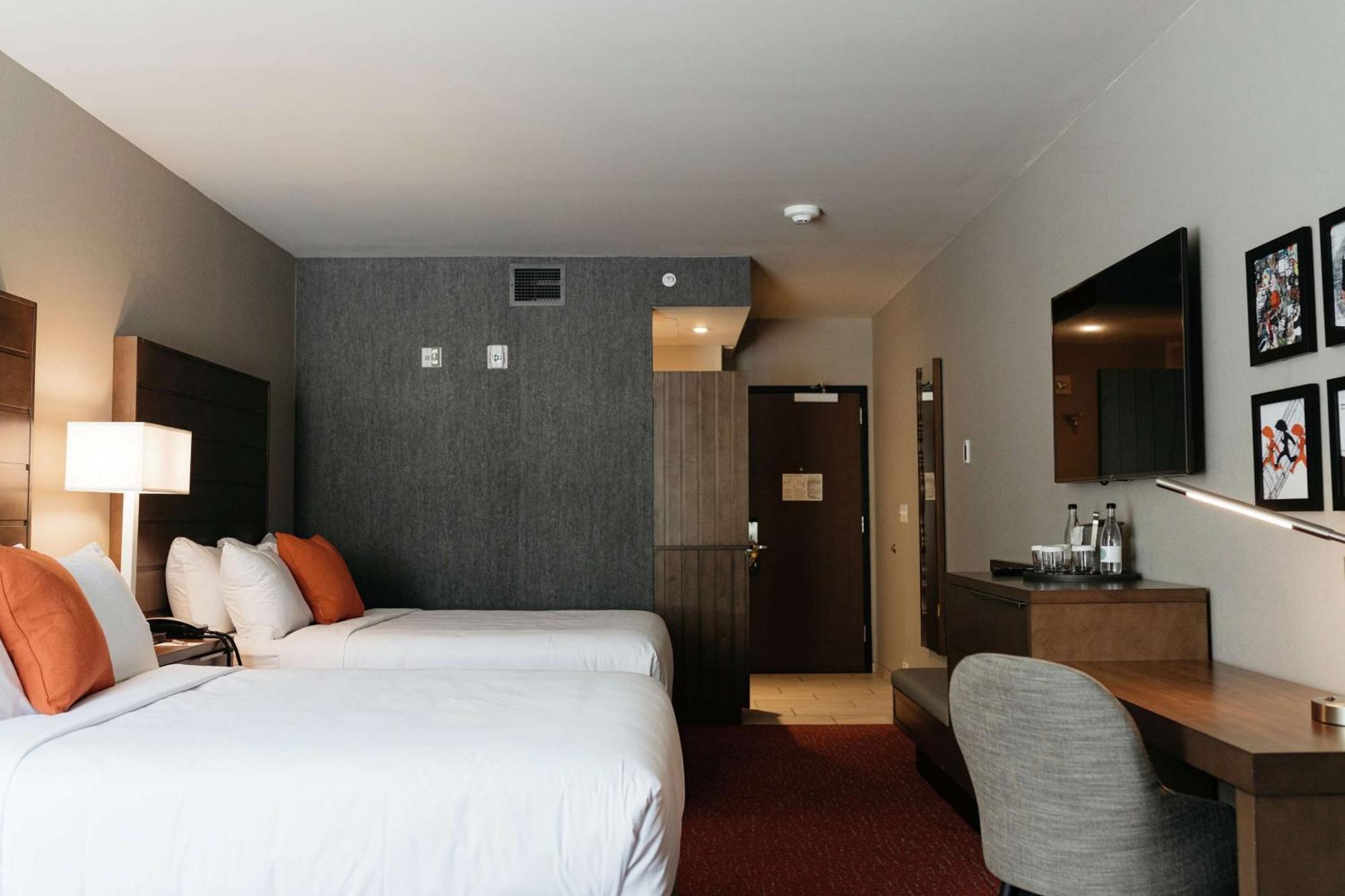 Revel Hotel, Tapestry Collection By Hilton Urbandale Exterior foto