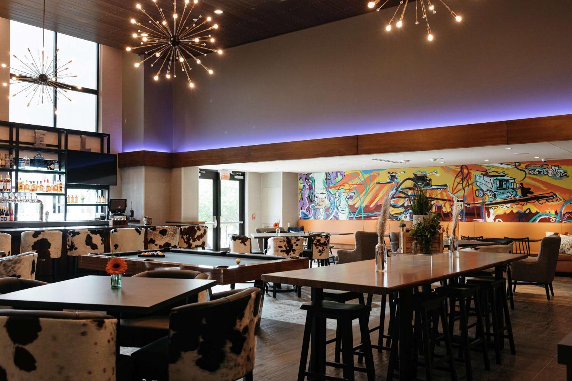 Revel Hotel, Tapestry Collection By Hilton Urbandale Exterior foto