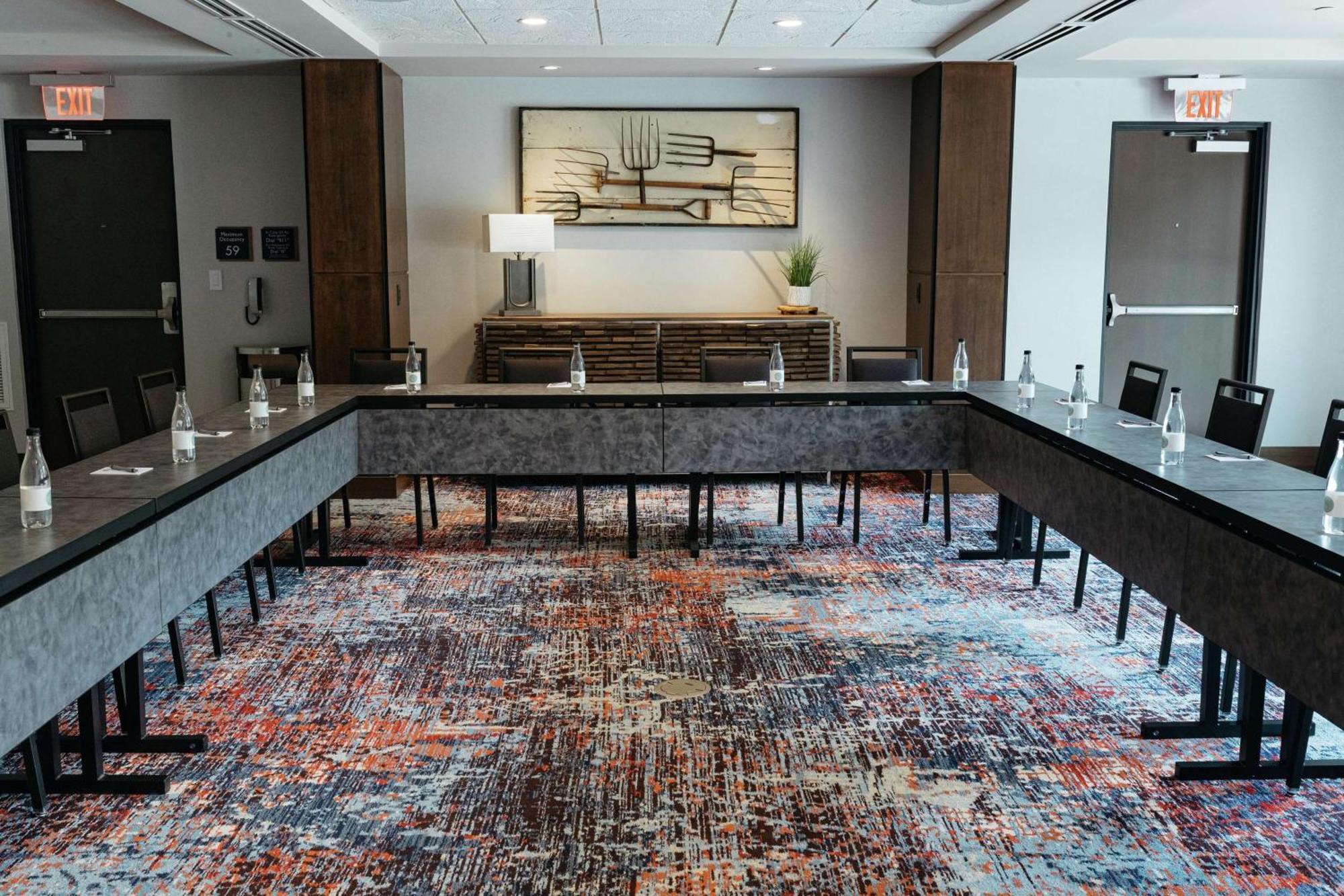 Revel Hotel, Tapestry Collection By Hilton Urbandale Exterior foto